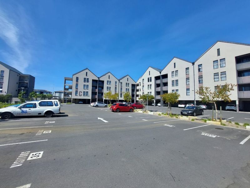 Unfurnished Two Bedroom Apartment To Rent in Parklands - Photo 2