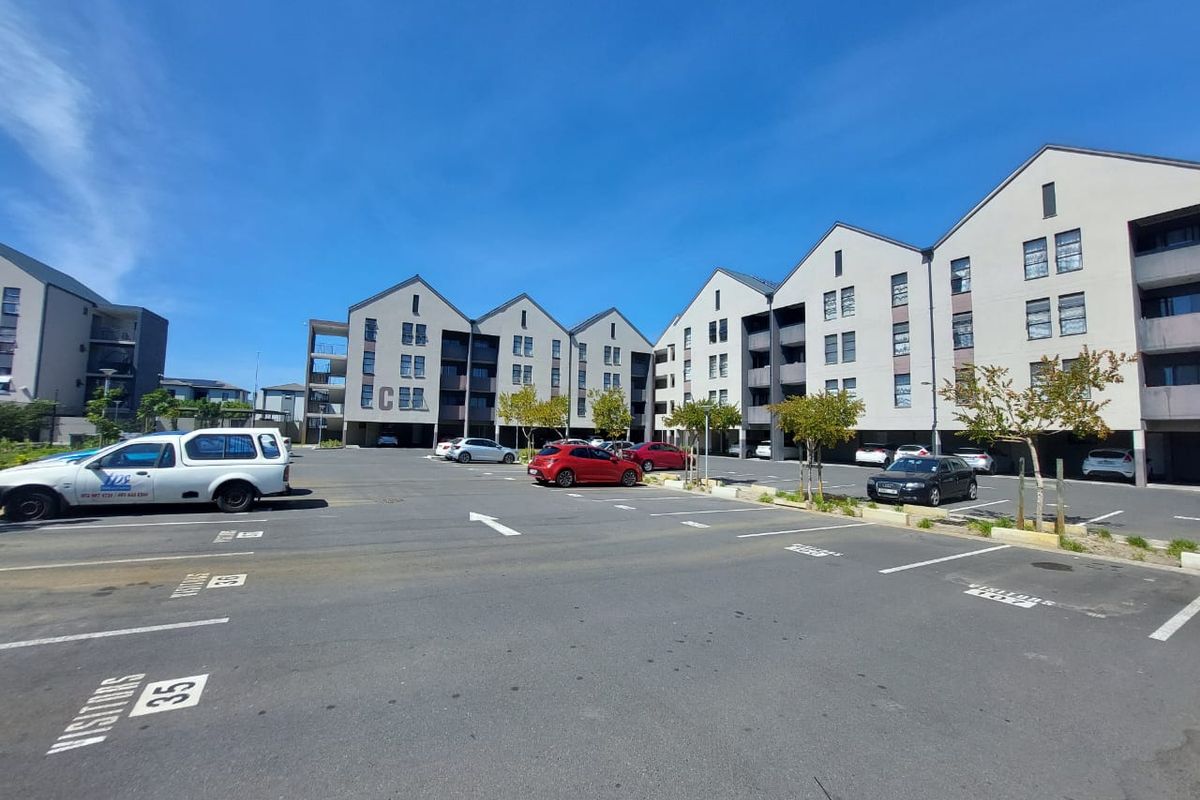 Unfurnished Two Bedroom Apartment To Rent in Parklands - Photo 2