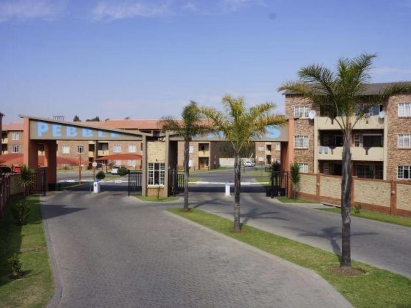 A stunning 2 Bedroom and 1 Bathroom Upstairs Apartment. - Photo 3