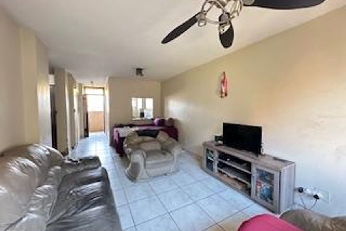 Value & Location: Spacious 2-Bed in Pretoria Central - Photo 2