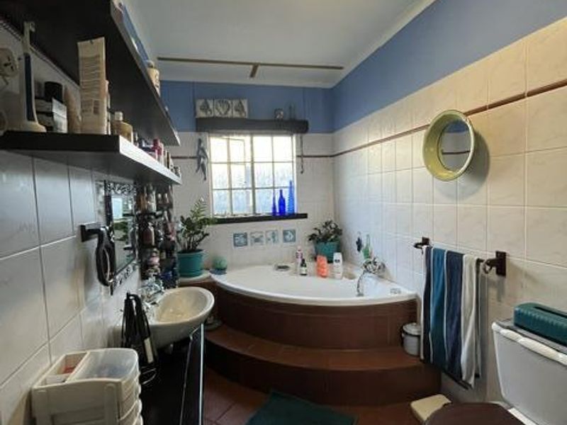Well maintained house, lovely garden and affordable - Photo 5