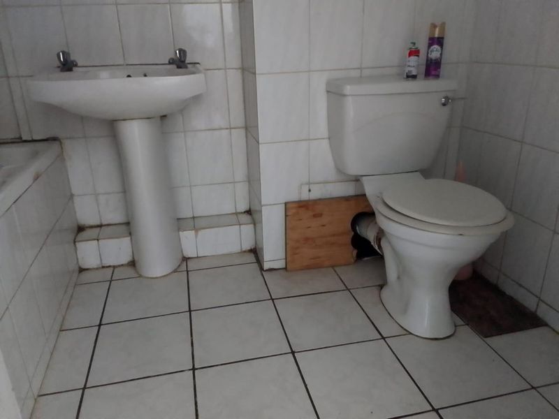 Your great investment in South Beach! Well-maintained building with good management  - Close to amenities, including shops, restaurants, and public transport - Photo 8