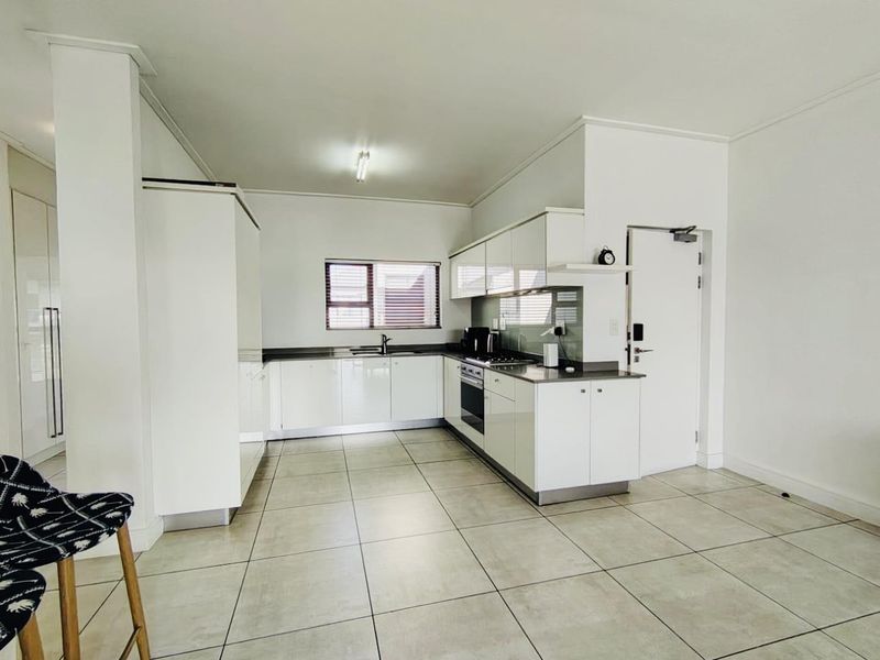 2 Bedroom- & 2 Batroom Apartment For Sale in The Polofields, Waterfall, Midrand - Photo 4