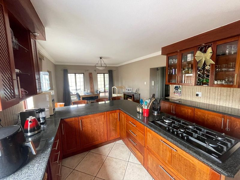BEAUTIFUL FAMILY HOME FOR SALE IN HIGHLY SOUGHT-AFTER AERO RAND!! - Photo 6