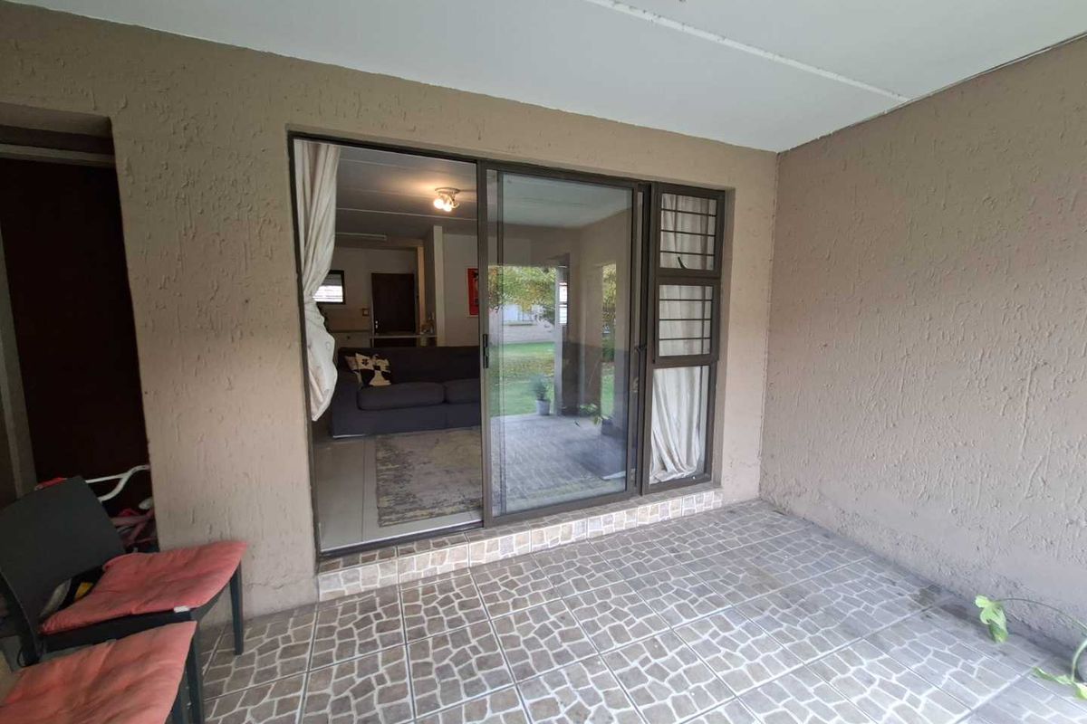 Spacious Groundfloor 2 Bedroom Apartment in low density complex - Photo 4