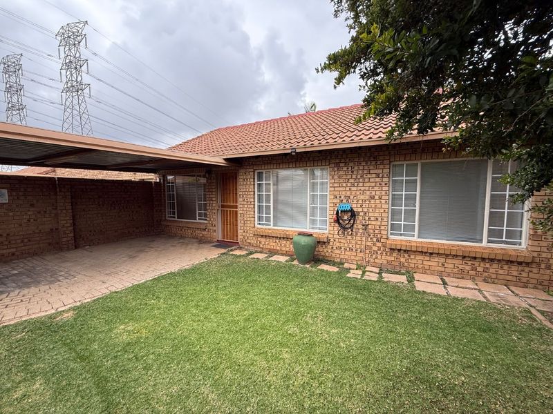 Stylishly Renovated Two-Bedroom Simplex with Double Garage and Garden - Photo 2