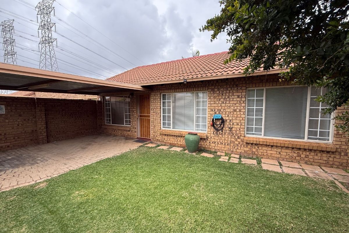 Stylishly Renovated Two-Bedroom Simplex with Double Garage and Garden - Photo 2