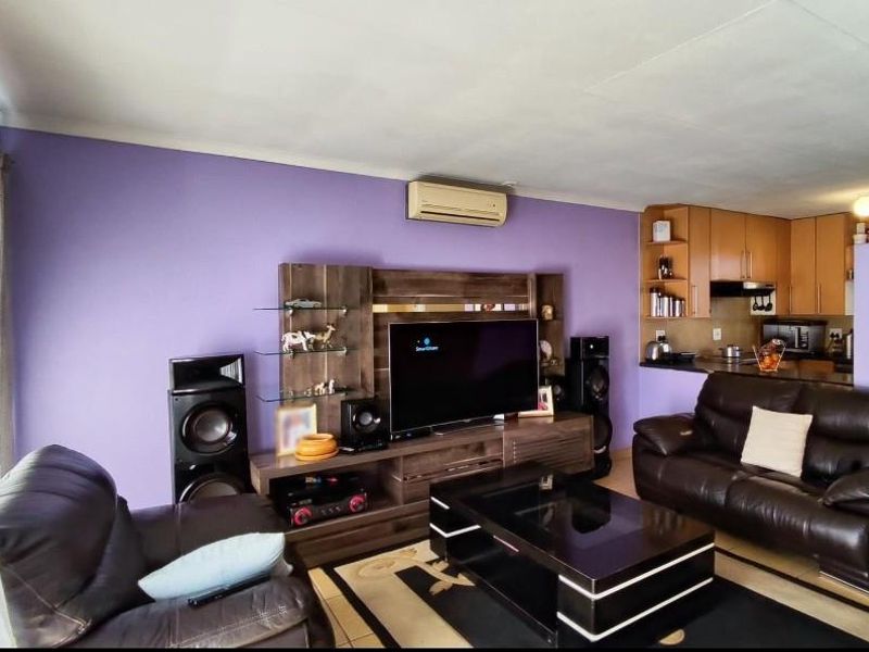 Simplex Townhouse for sale - Photo 2