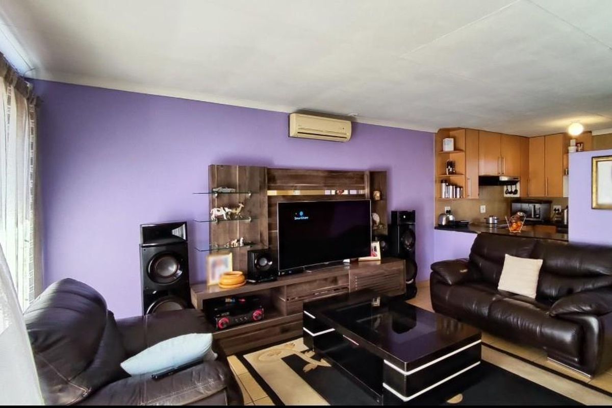 Simplex Townhouse for sale - Photo 2