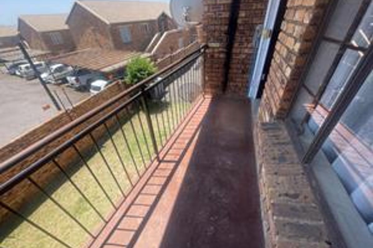 Prime Location! Charming 2-Bedroom Apartment Awaits You! - Photo 3