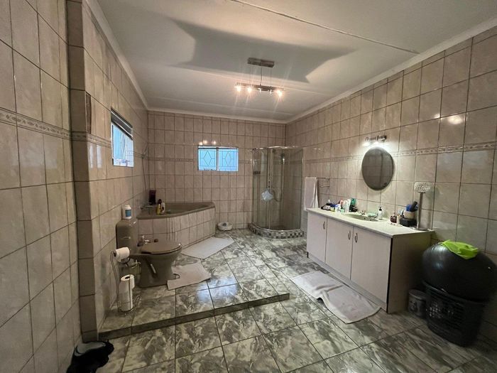 Property #2489570, House For Sale in Khomasdal