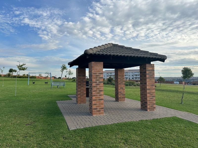 The “wow” factor is in place when you drive into the Woodwind Estate! - Photo 10