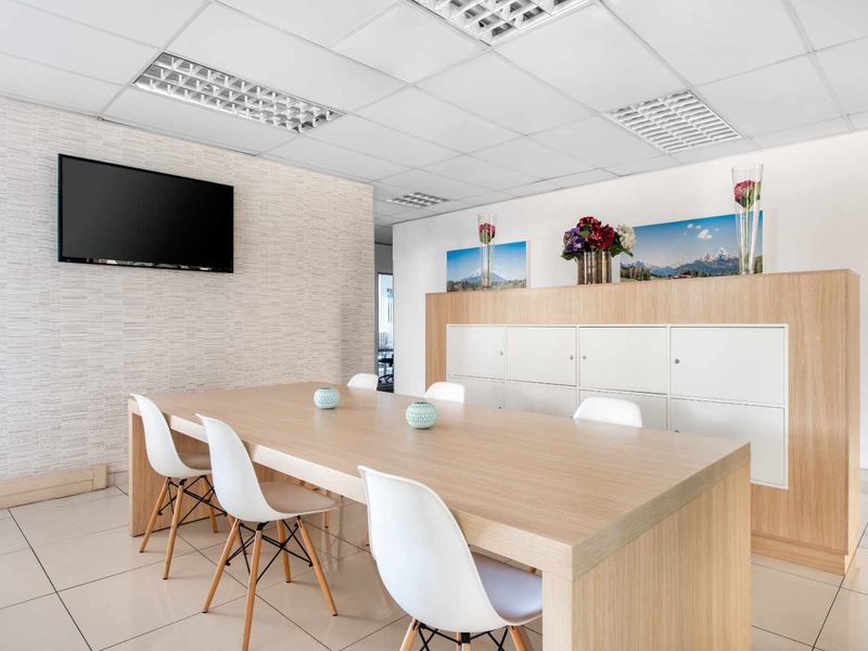 Private office space for 3 persons in Regus Bryanston Cedarwoods - Photo 5