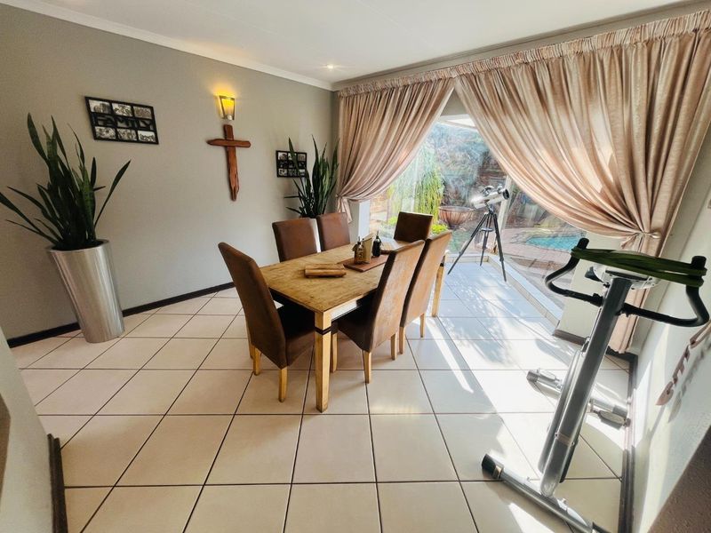 Freestanding four-bedroom home in the heart of Meyersdal | No levies | Indoor braai, bar & pool - Photo 3