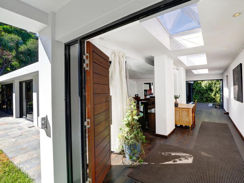 Elegant and spacious family home in Welgemoed - Photo 2