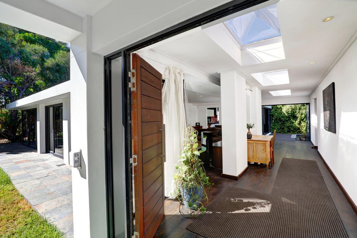 Elegant and spacious family home in Welgemoed - Photo 2