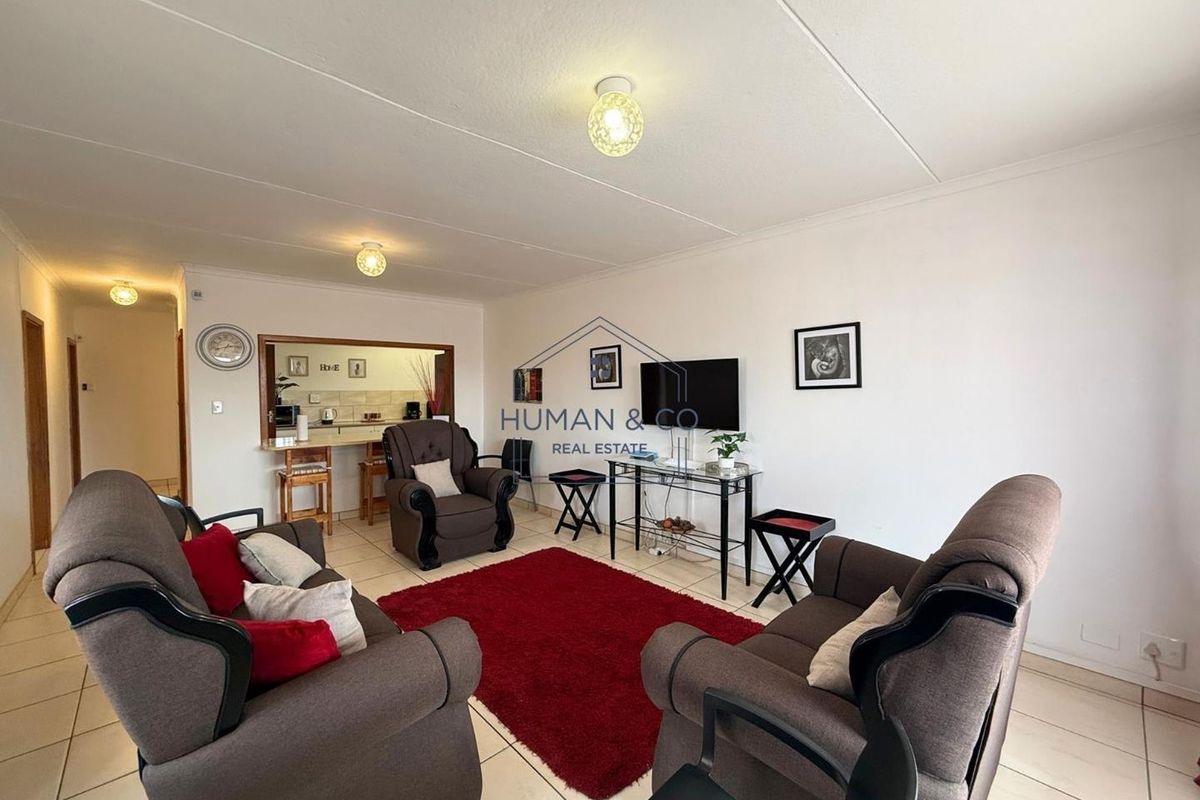 Very neat and well-maintained 3 bedroom home in Narraville; Walvis Bay - Photo 2