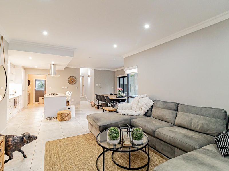 4 bedroom House for Sale in Broadacres - Photo 10