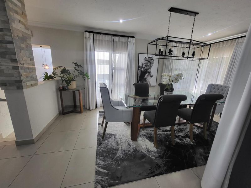 4 Bedroom House to Rent In North Riding - Photo 10