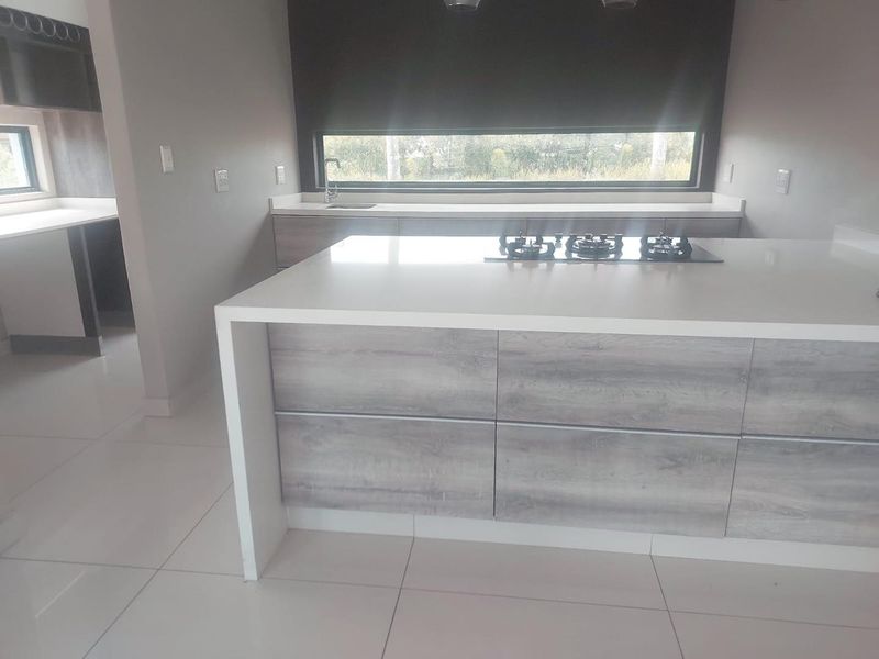 Beautiful Home in Palm Lakes for Rental - Photo 2