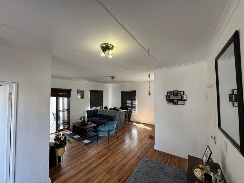 Exceptionally Neat Double-Storey Home in the Heart of Royal Ascot - Photo 6