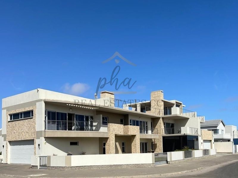 Luxurious 3-Bedroom Home with exquisite finishes in prime Meersig Area selling for N$4.9 mil - Photo 2