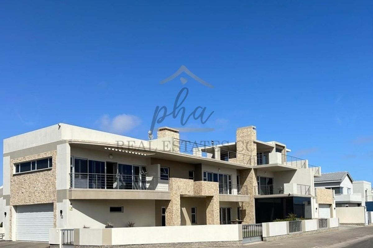Luxurious 3-Bedroom Home with exquisite finishes in prime Meersig Area selling for N$4.9 mil - Photo 2