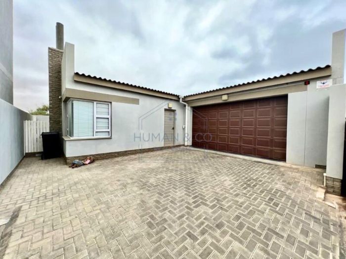 Property #2378924, House For Sale in Fairways Estate