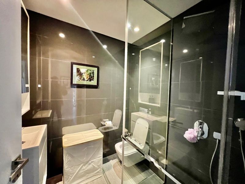 Luxury Meets Convenience in Rosebank’s Manhattan-Inspired Residence - Photo 6