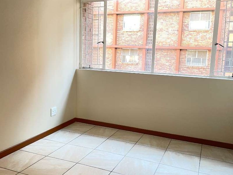 2 Bedroom Apartment to Rent in Sunnyside, Pretoria | Percy - Photo 5