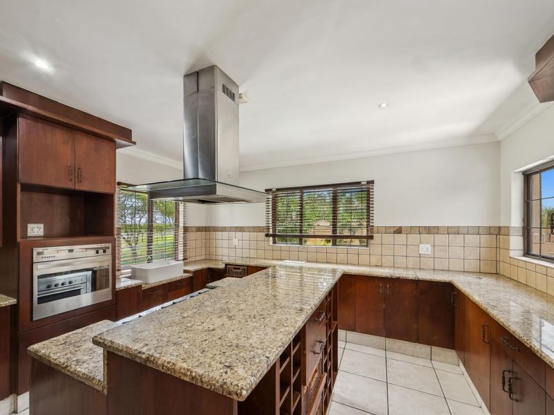 Waterkloof Golf Estate Gem – 4 Beds, Pool, Golf Course Views & Pure Elegance - Photo 8
