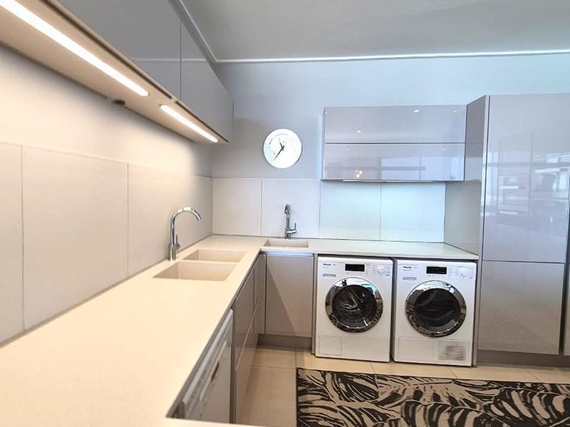 Luxury Apartment with 180' Seaview - Photo 9