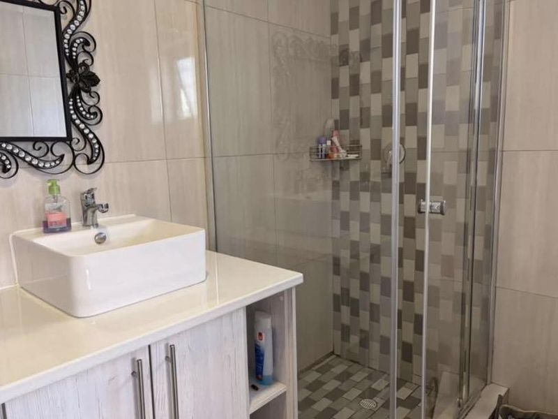 Three Bedroom House For Rent In Rocky Crest - Photo 10