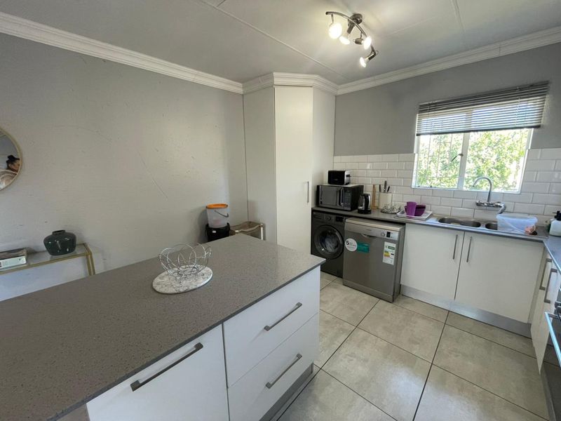 BEAUTIFUL FIRST FLOOR APARTMENT FOR SALE IN ROOIHUISKRAAL NORTH!!! - Photo 7