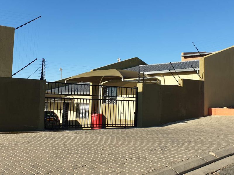 Otjomuise Ext 4 2 bedroom townhouse - Photo 2