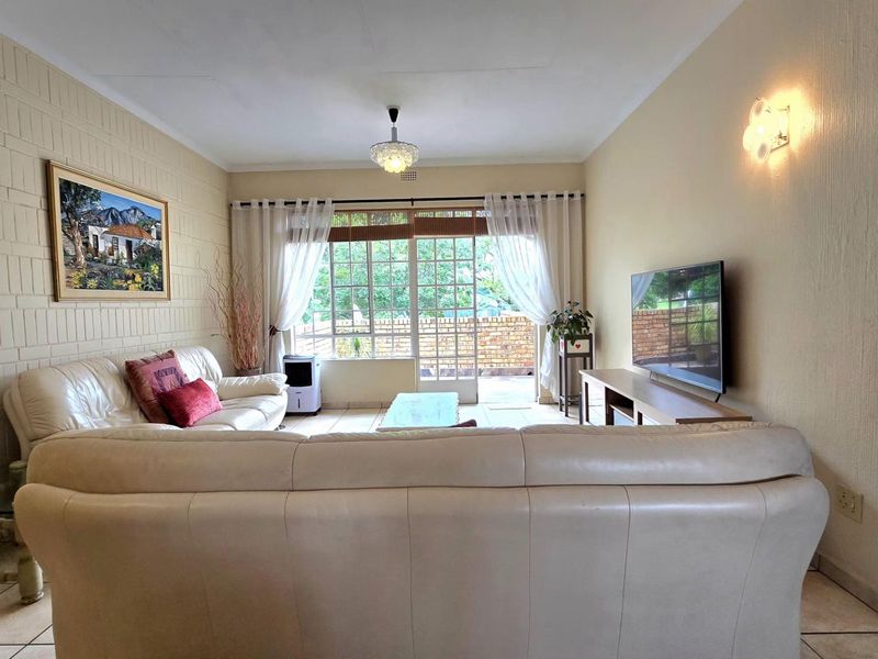 4 Bedroom Townhouse / Penthouse for Sale in Randhart - Photo 9