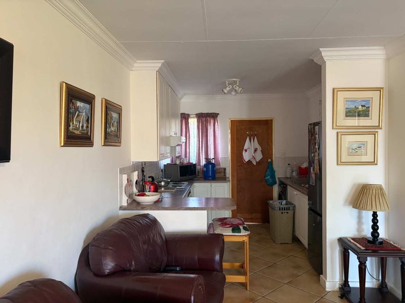 Tranquil Oasis: Lovely 2-Bedroom Townhouse with a patio and pretty garden! - Photo 5