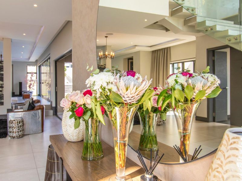 Stunning Home For Sale In Waterfall Country Estate - Photo 4