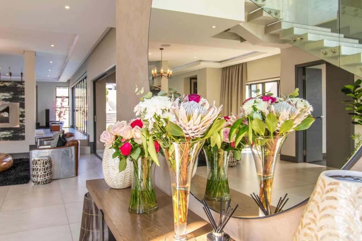 Stunning Home For Sale In Waterfall Country Estate - Photo 4