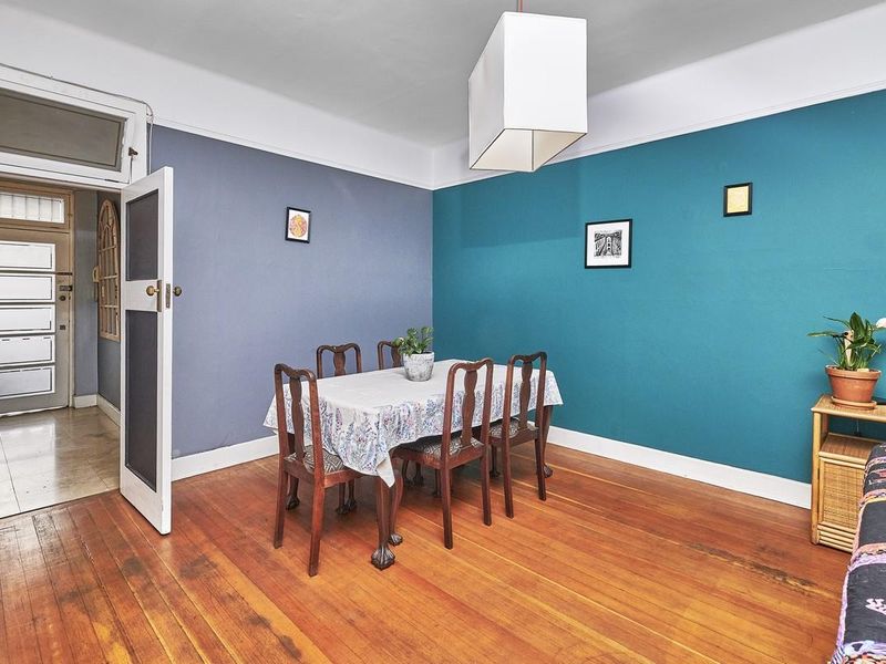 Earls Court! Coffee at the pulsating Killarney Mall! - Photo 6