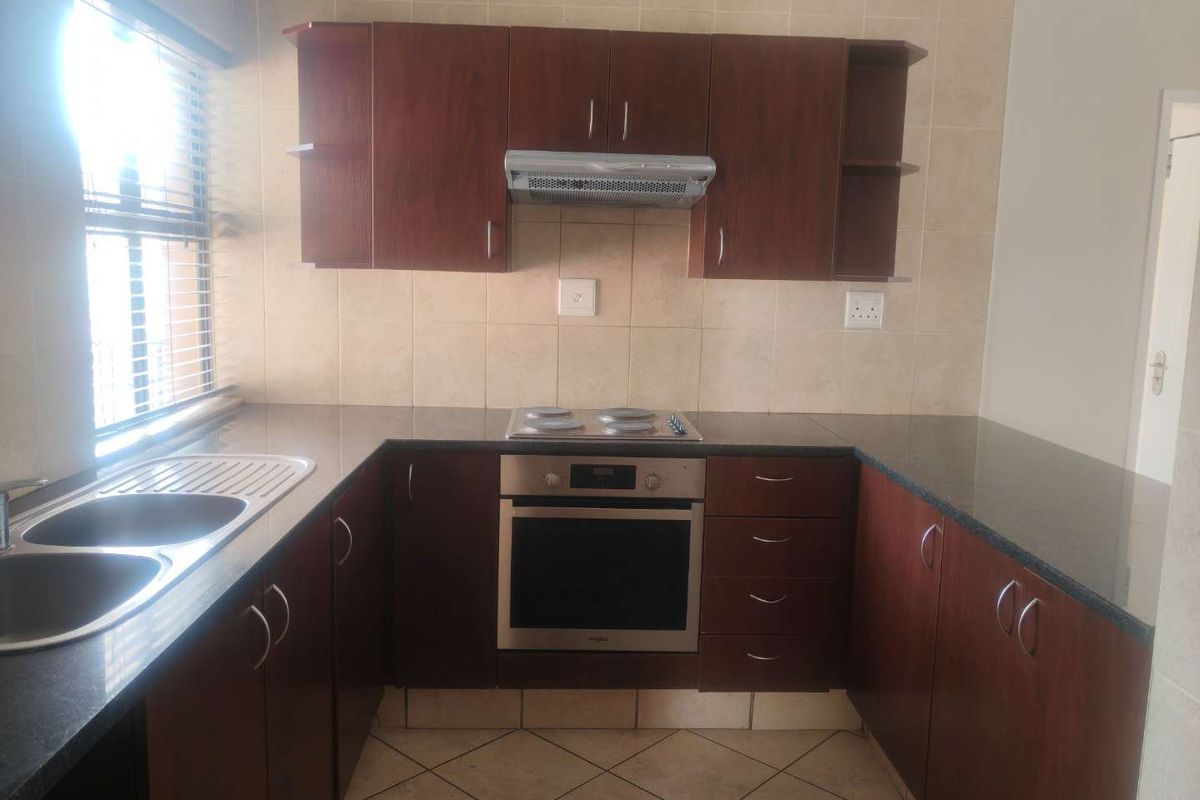 VERY NEAT APARTMENT ON FIRST FLOOR - Photo 4