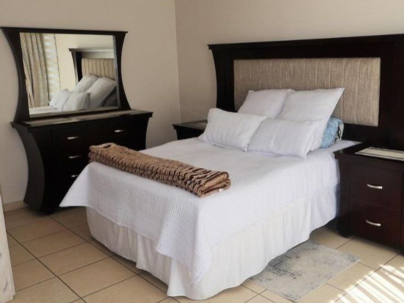 Grand property for sale. - Photo 9