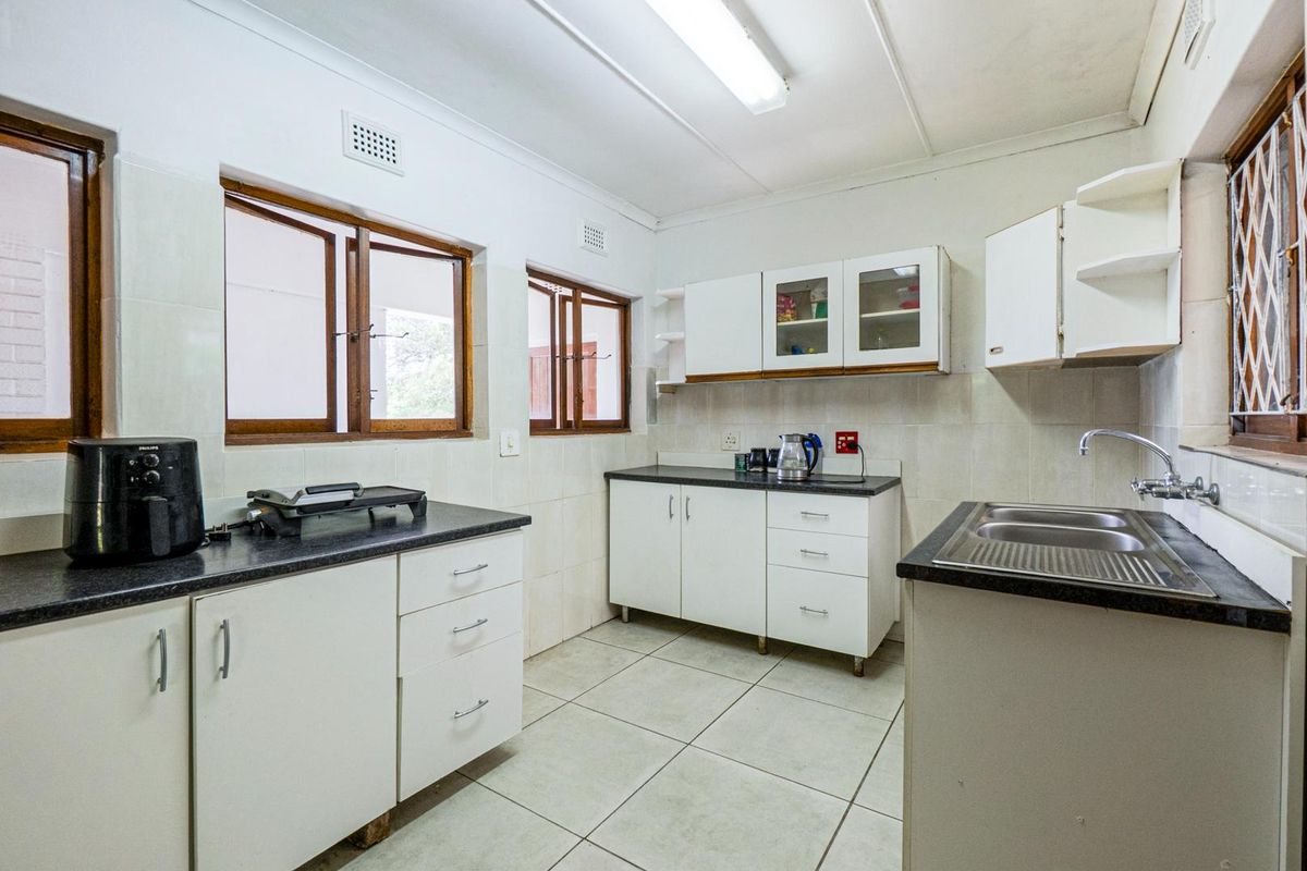 Level land house - Photo 5