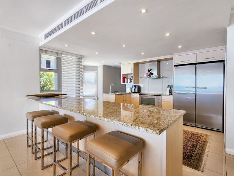 Luxurious Coastal Living - Photo 9