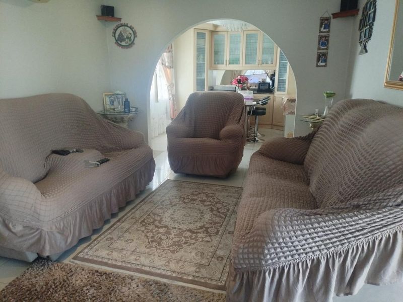 Chill Out in Savannah Park: Your Perfect Family Pad Awaits! - Photo 9