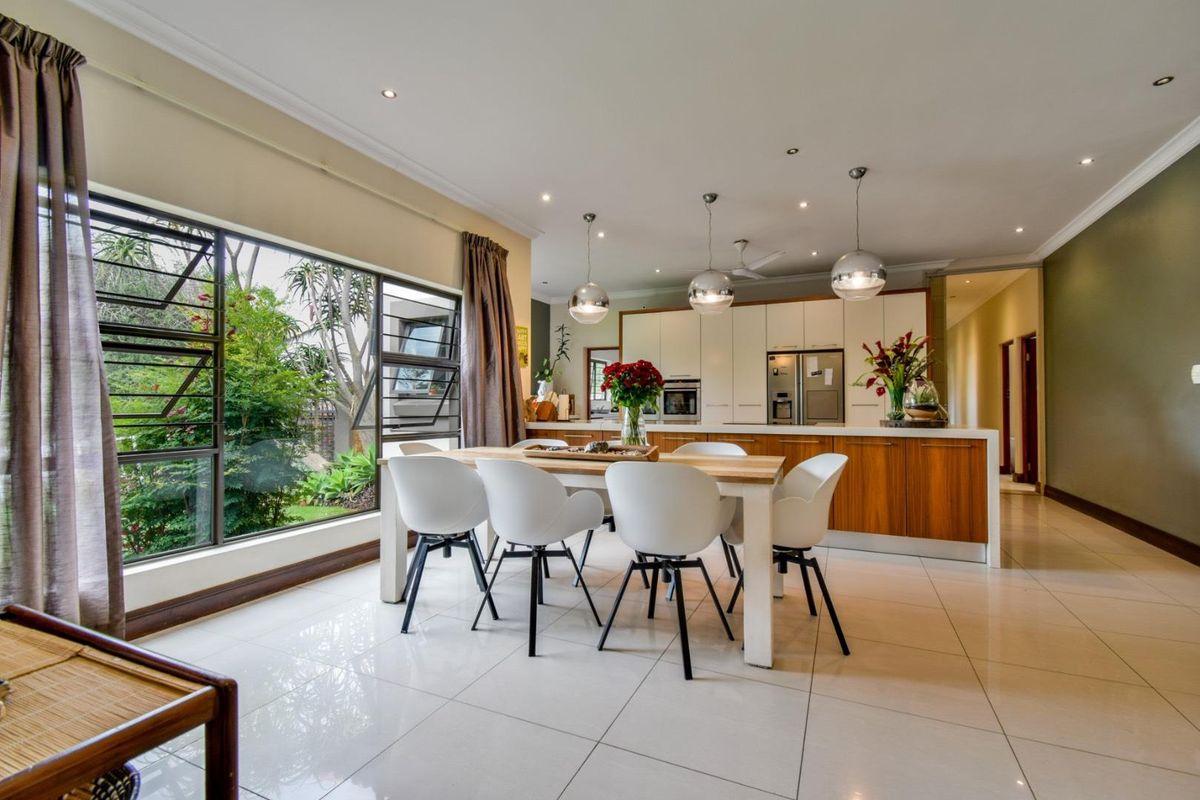 MASTERPIECE FAMILY HOME IN OLD FAERIE GLEN - Photo 4