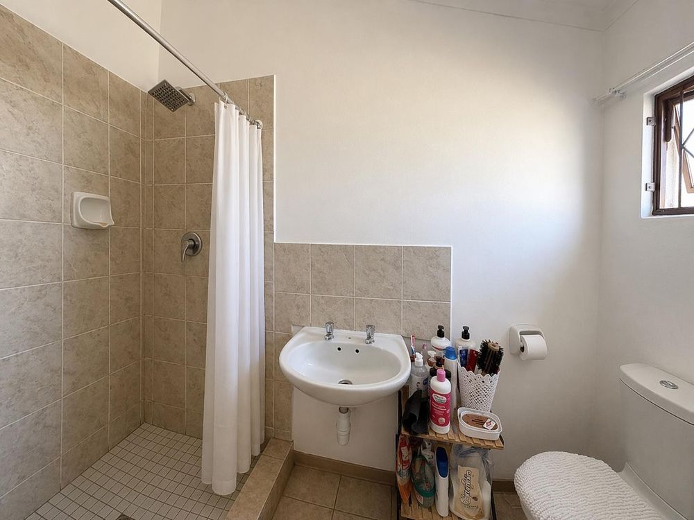 main bedroom en-suit