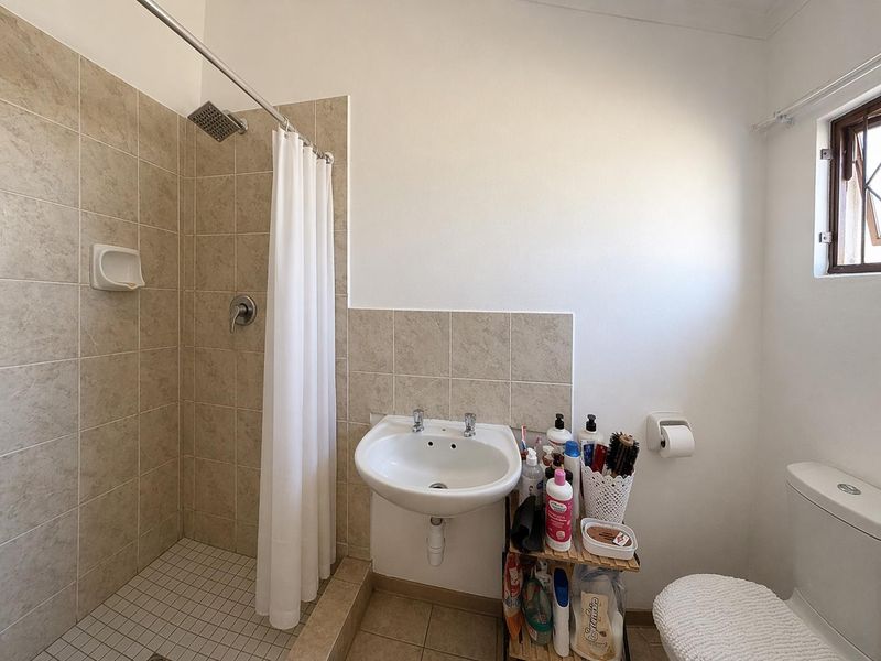 FOR SALE: CHARMING 2-BEDROOM UNIT WITH LOW LEVIES & MODERN COMFORT, MONDESA,NAMIBIA - Photo 8