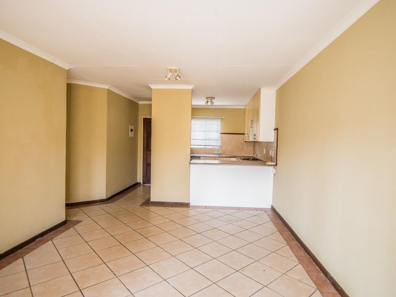 3 Bedroom Simplex with a Private Garden - Photo 7