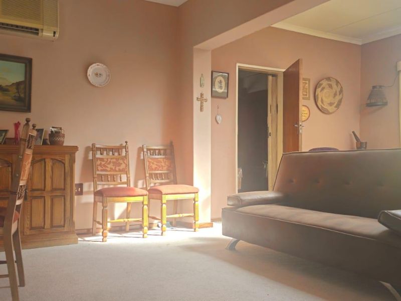 Exquisite Four-Bedroom Home Nestled in Nature – Your Private Oasis Awaits - Photo 5